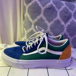 Old skool yacht club vans.